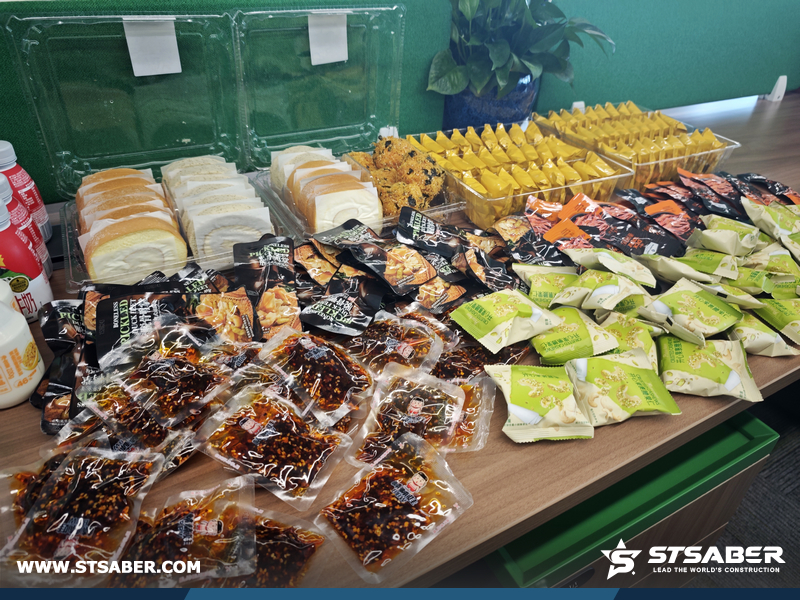 STSABER Welcomes Newcomers with Special Afternoon Tea
