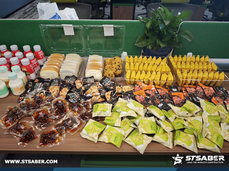 STSABER Welcomes Newcomers with Special Afternoon Tea